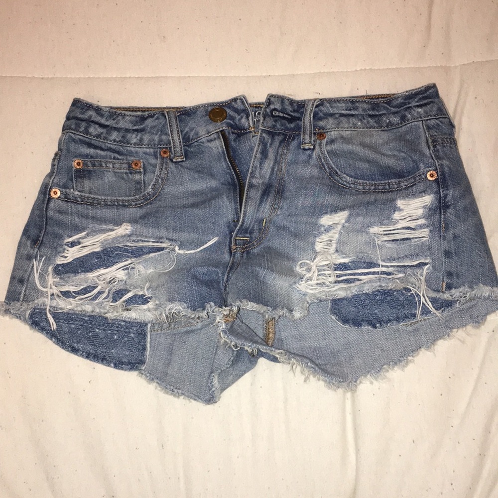 Medium waist ripped jeans